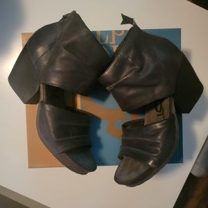 OTBT women leather size 8